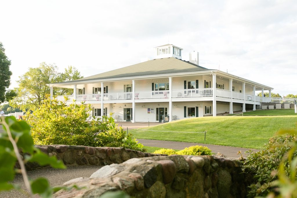 back view of Lake Wissota Golf & Events on a wedding day